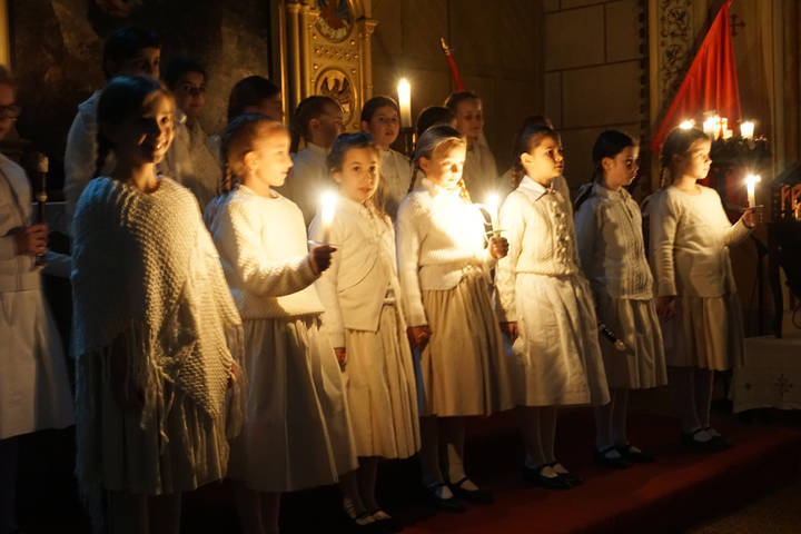 Áldott, békés ünnepeket kívánunk! Áldott, békés ünnepeket kívánunk!